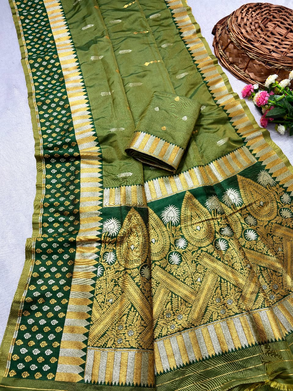 soft silk banarasi saree with zari weaving work