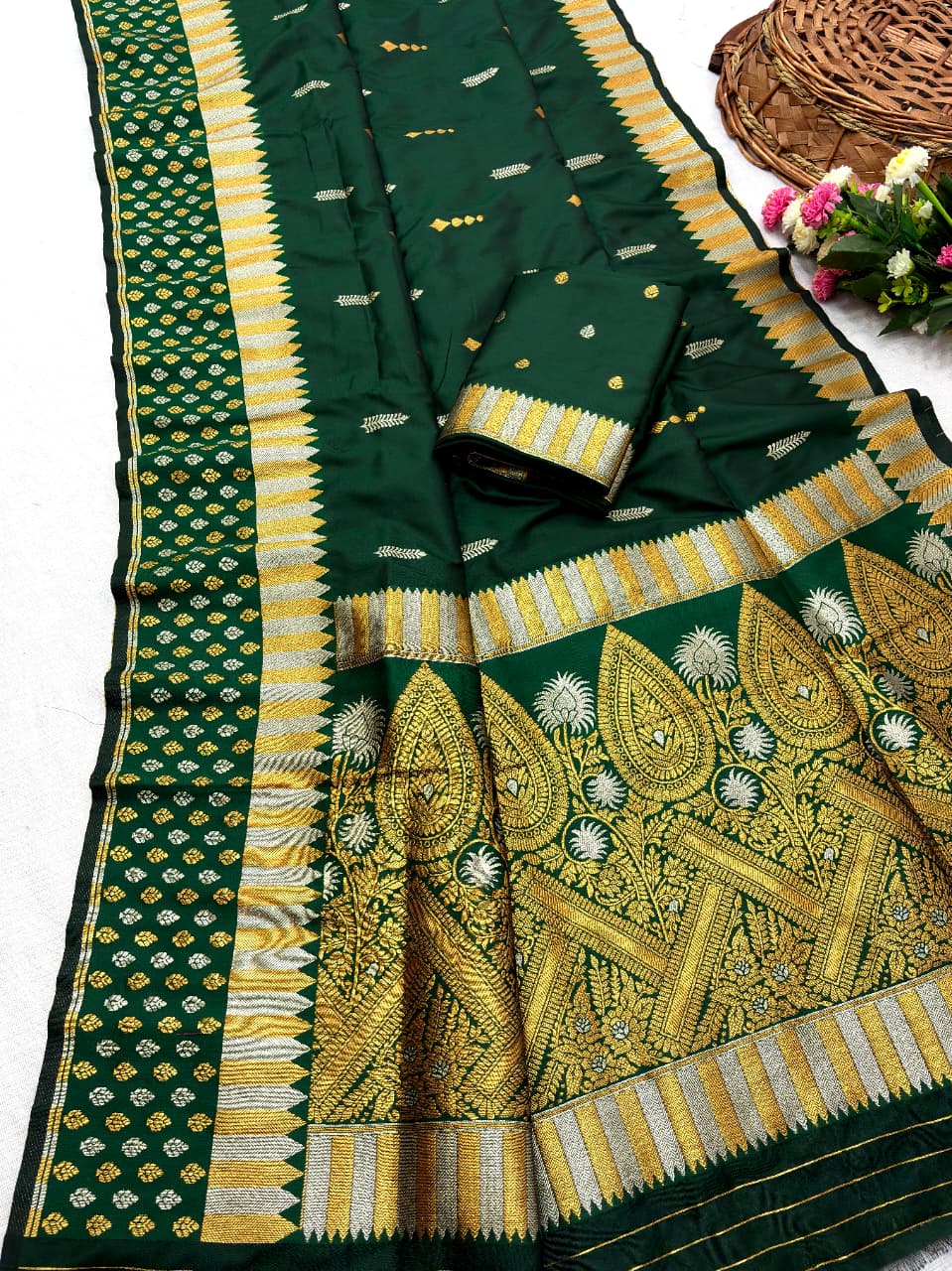 soft silk banarasi saree with zari weaving work