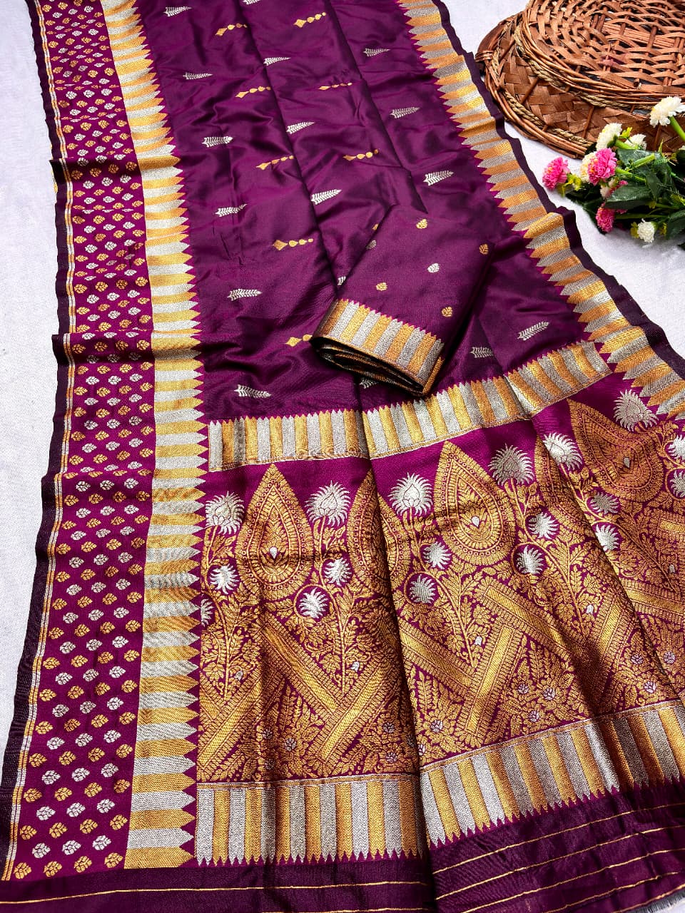 soft silk banarasi saree with zari weaving work