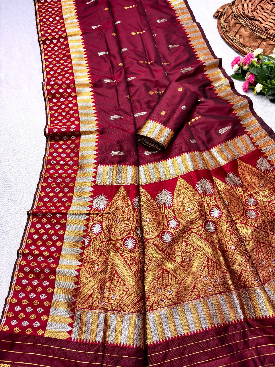 soft silk banarasi saree with zari weaving work