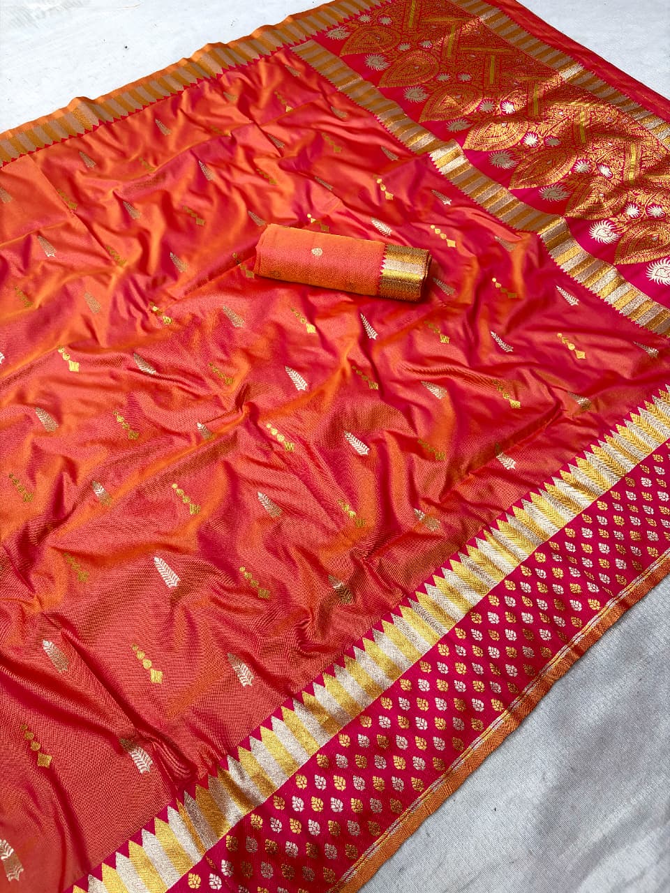 soft silk banarasi saree with zari weaving work